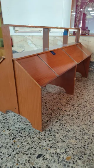 Mesa inclinada multislectura.