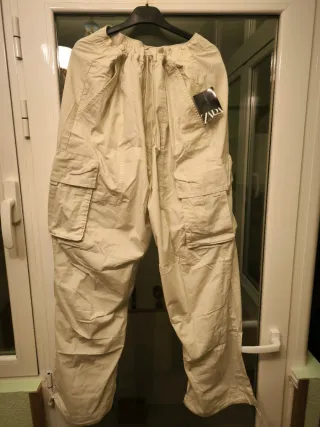 Pantalón cargo Zara Talla L