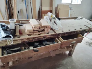 Banco de carpintero antiguo de madera