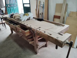 Banco de carpintero antiguo de madera