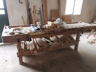 Banco de carpintero antiguo de madera