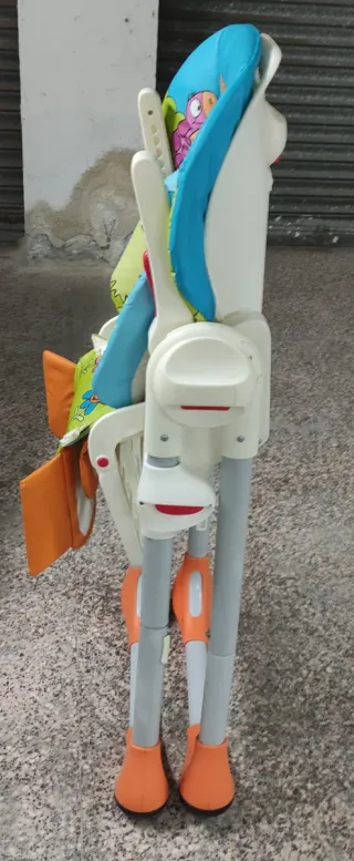 Trona Chicco Polly con diseño infantil