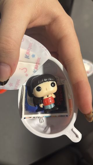 Kinder Joy con figura Stranger Things