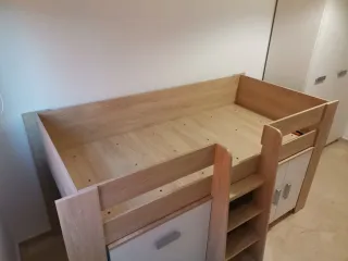 Cama juvenil madera y blanco