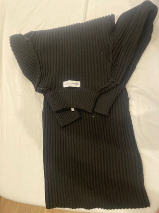 Vestido negro de punto con cremallera