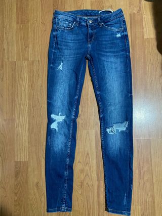 Jeans Zara Talla 36 Desgastados