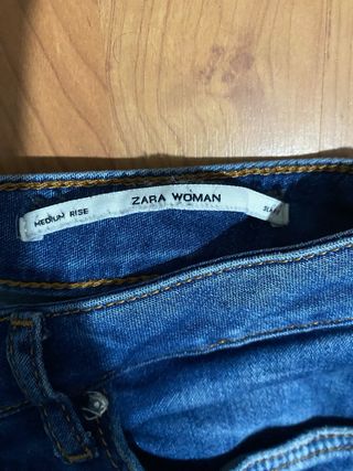 Jeans Zara Talla 36 Desgastados