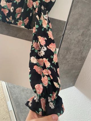 Top flores manga larga negro