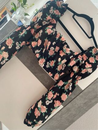 Top flores manga larga negro