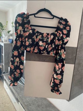 Top flores manga larga negro