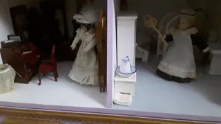 Casita de muñecas de madera