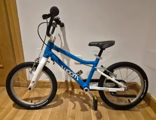 Bicicleta Woom 3 de 16" ultra ligera como nueva