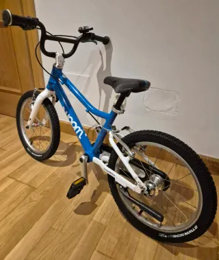 Bicicleta Woom 3 de 16" ultra ligera como nueva