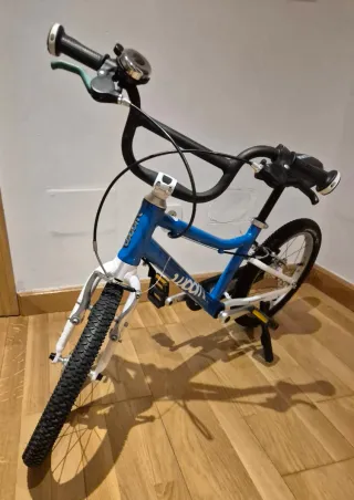 Bicicleta Woom 3 de 16" ultra ligera como nueva