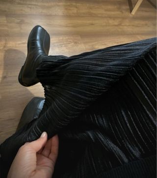 Vestido negro cuello alto sin mangas