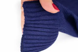 Tommy Hilfiger Navy V-Neck Sweater – Men’s L