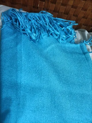 Varias ,Bufandas rosa abalorios beis ,lana etc.