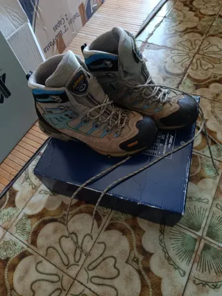 Botas de montaña Asolo beige y azul
