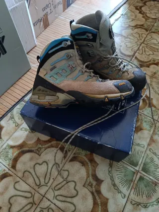 Botas de montaña Asolo beige y azul
