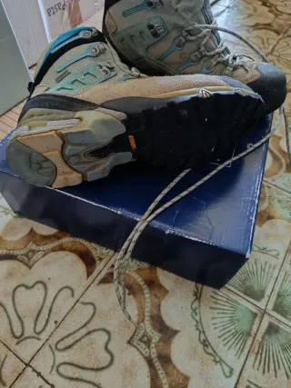 Botas de montaña Asolo beige y azul