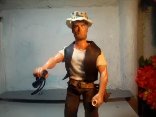 Muñeco explorador con sombrero