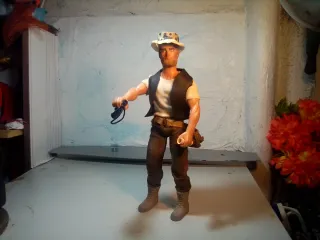 Muñeco explorador con sombrero