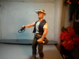 Muñeco explorador con sombrero