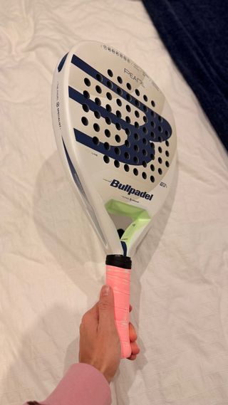 Pala de pádel Pearl Fibrix Multieva bullpadel