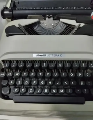 Máquina de escribir Olivetti Lettera 10