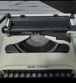 Máquina de escribir Olivetti Lettera 10
