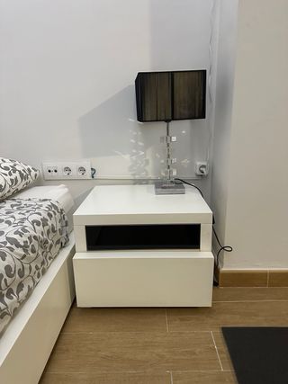 Conjunto Cama Matrimonio + Mesitas + Lámparas