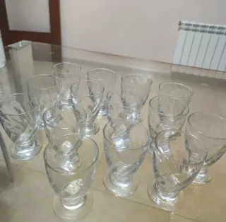 Juego de 14 vasos de cristal