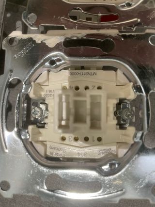 Tapas, marcos y mecanismos Schneider