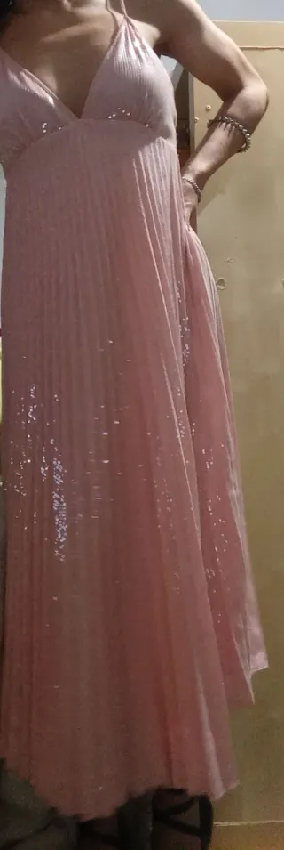 Vestido de fiesta rosa con lentejuelas