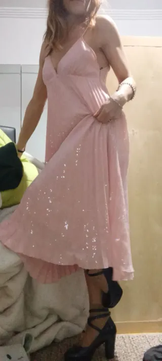 Vestido de fiesta rosa con lentejuelas