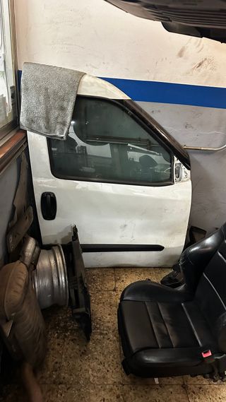 Puerta Doblo Delantera Derecha Blanca