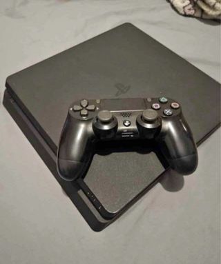 PS4 (PlayStation 4) como nueva con mando,