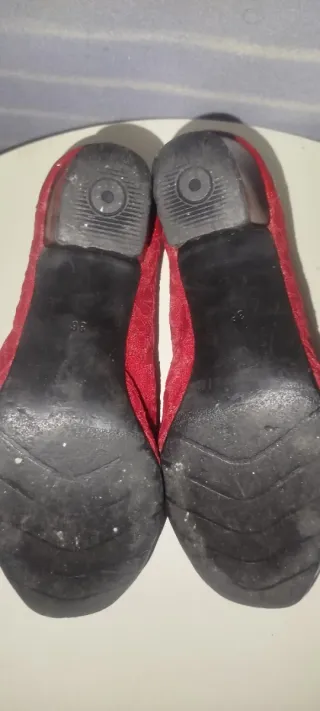 Zapatos rojos de tacón con encaje talla 36