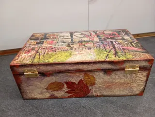 Caja de madera decorada artesanal