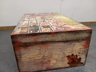 Caja de madera decorada artesanal