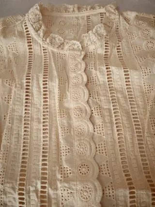 Blusa encaje beige talla M