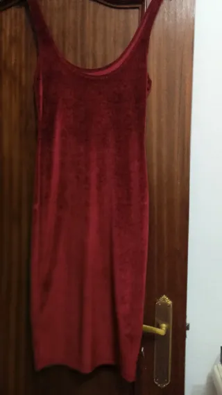 Vestido de terciopelo burdeos