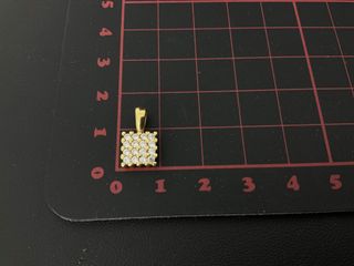 colgante oro 18k con piedra