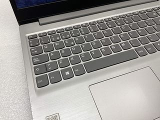 pc portatil lenovo 81w8