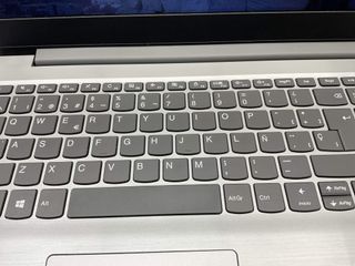 pc portatil lenovo 81w8