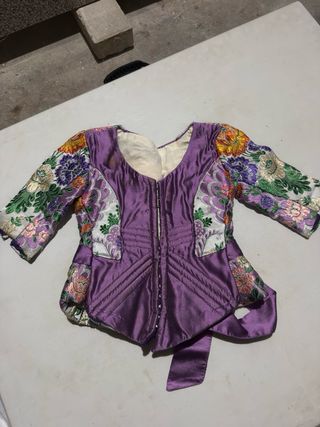 Traje Alicantina Niña, corpiño y falda.