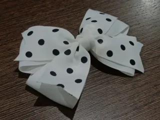 Presilha Laço Bolinhas Preto e Branco