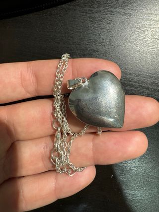 Colgante corazón plateado con cadena