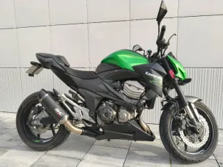 Kawasaki Z800e Negra y Verde