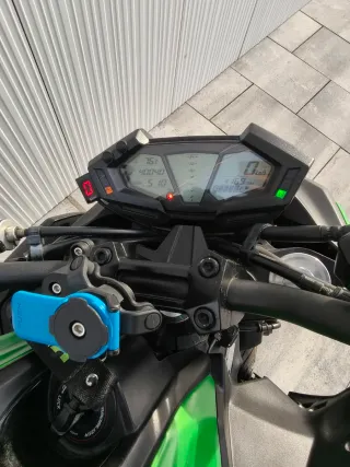 Kawasaki Z800e Negra y Verde